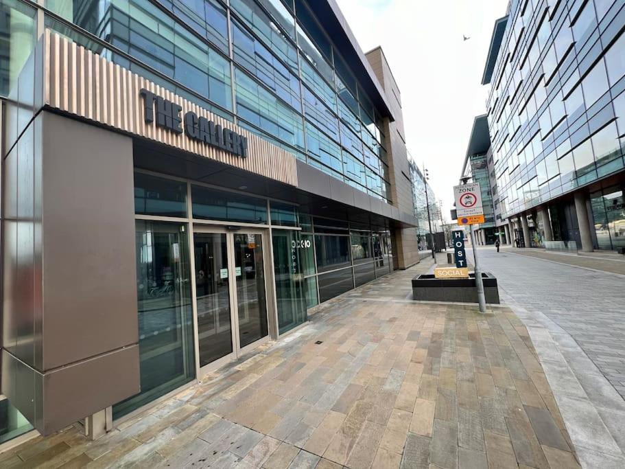 Spacious 2 Bedroom Flat Stunning Waterside View Manchester Exterior photo