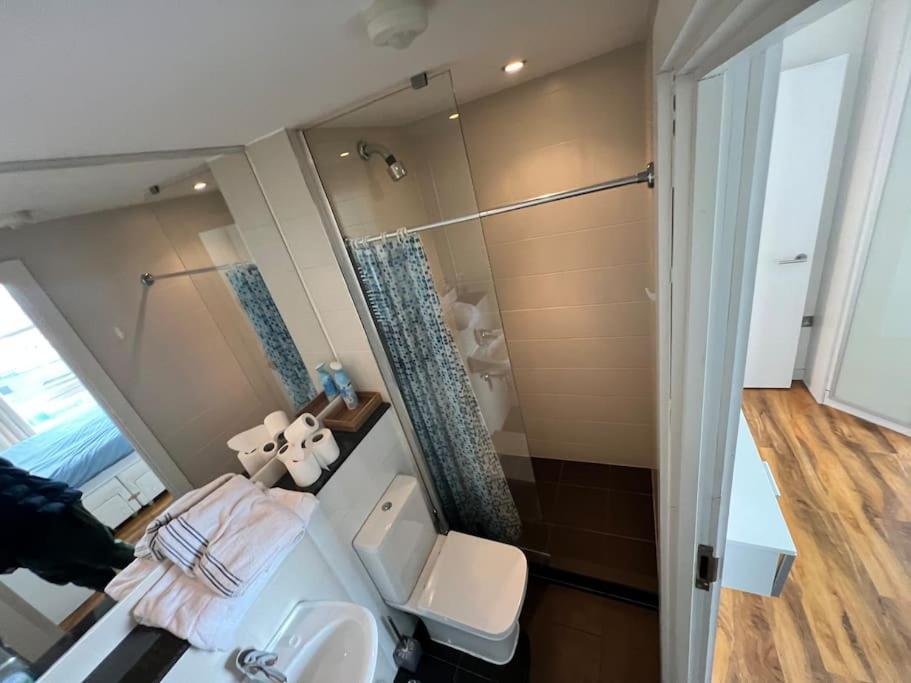 Spacious 2 Bedroom Flat Stunning Waterside View Manchester Exterior photo